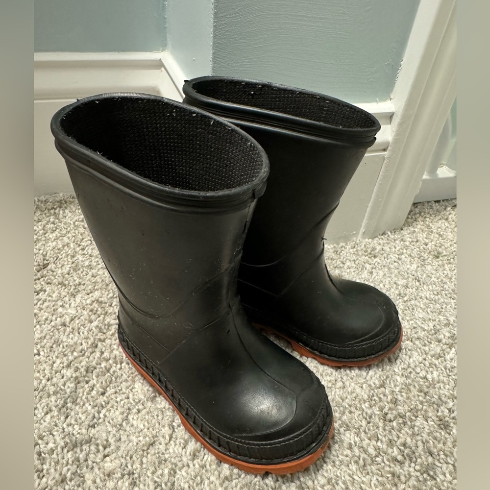 Toddler Baby Boy or Girl Black Rain boots Orange soles Size 5 Work Farm Outside